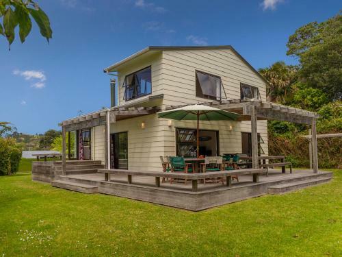 The Bach Retreat - Hahei Holiday House