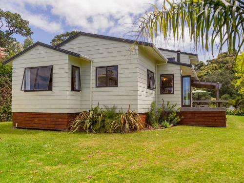 The Bach Retreat - Hahei Holiday House