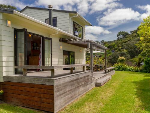 The Bach Retreat - Hahei Holiday House
