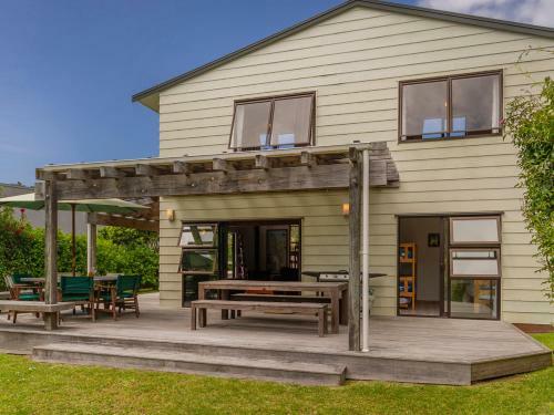 The Bach Retreat - Hahei Holiday House