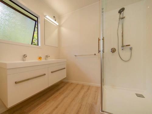 The Bach Retreat - Hahei Holiday House