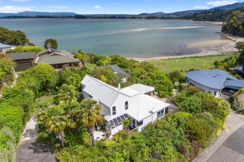 Lodge Beach Front:palms-on-the-beach.kaiteriteri.