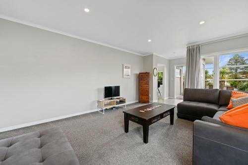 Figtree Bungalow - Rotorua Holiday Home