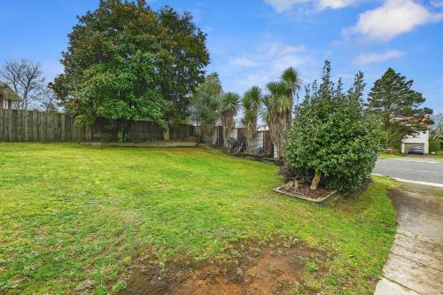 Figtree Bungalow - Rotorua Holiday Home