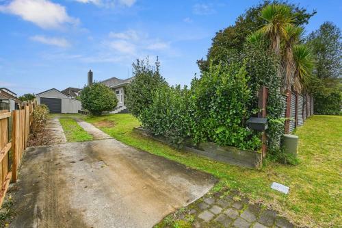 Figtree Bungalow - Rotorua Holiday Home