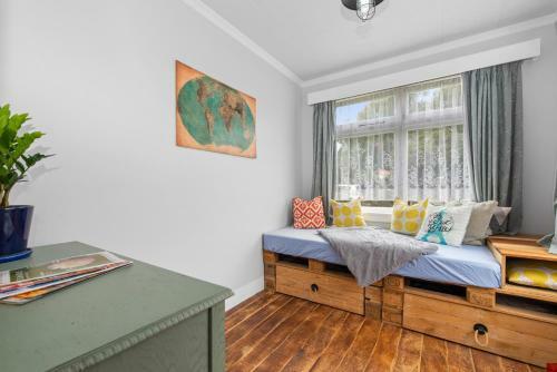 Devon Cottage - Rotorua Holiday Home