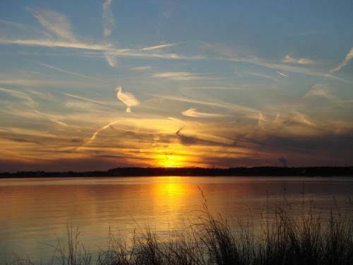 Bed & Breakfast Sandaway Waterfront Lodging