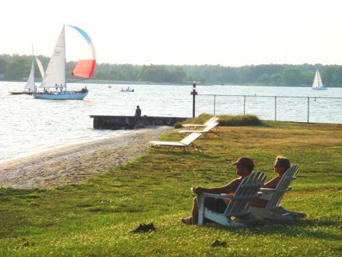 Bed & Breakfast Sandaway Waterfront Lodging