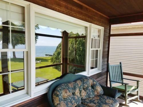 Bed & Breakfast Sandaway Waterfront Lodging