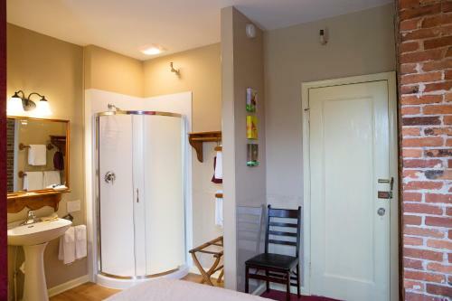Bed & Breakfast Sandaway Waterfront Lodging
