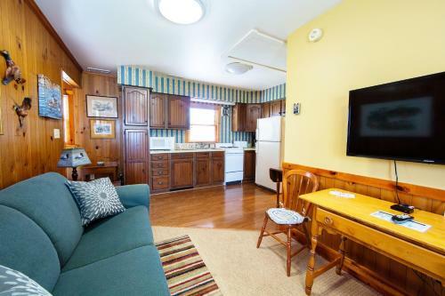 Bed & Breakfast Sandaway Waterfront Lodging