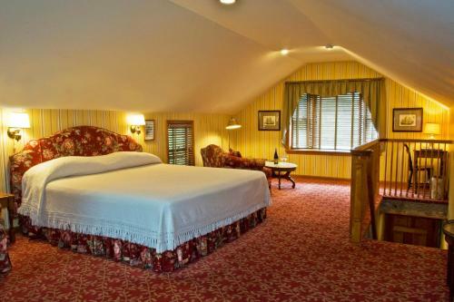 Bed & Breakfast Sandaway Waterfront Lodging