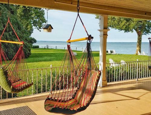 Bed & Breakfast Sandaway Waterfront Lodging