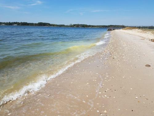 Bed & Breakfast Sandaway Waterfront Lodging