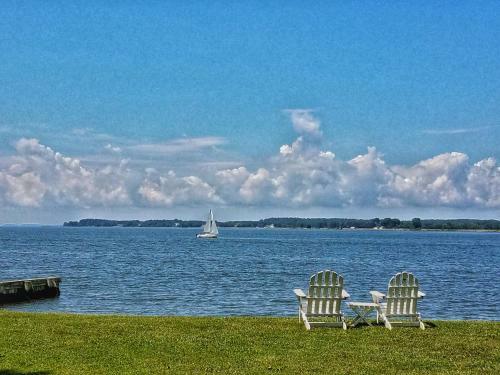 Bed & Breakfast Sandaway Waterfront Lodging