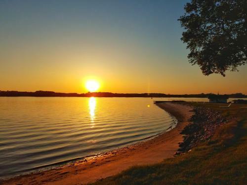 Bed & Breakfast Sandaway Waterfront Lodging