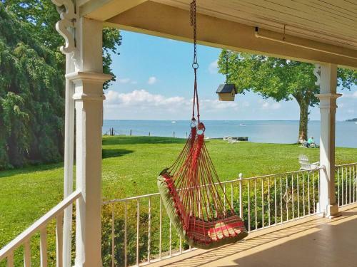Bed & Breakfast Sandaway Waterfront Lodging