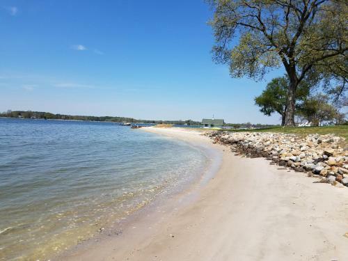 Bed & Breakfast Sandaway Waterfront Lodging