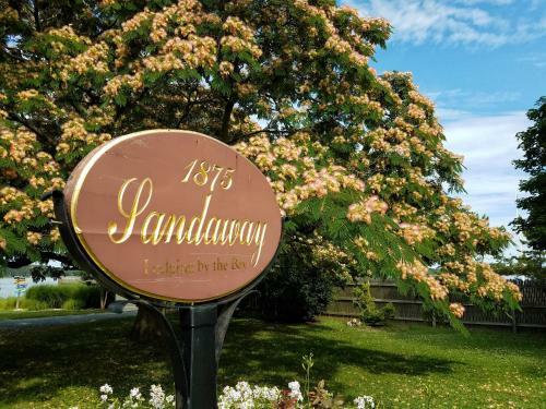 Bed & Breakfast Sandaway Waterfront Lodging