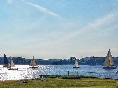 Bed & Breakfast Sandaway Waterfront Lodging