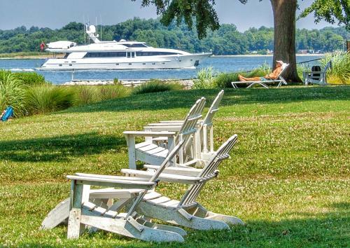 Bed & Breakfast Sandaway Waterfront Lodging