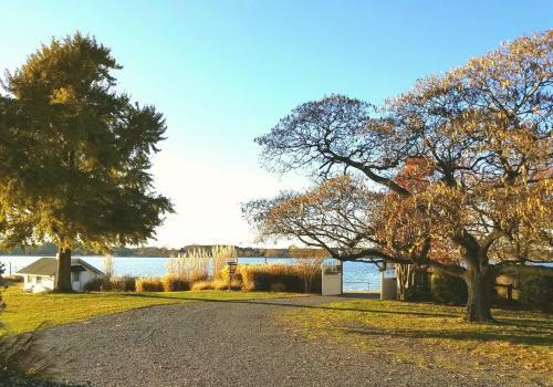 Bed & Breakfast Sandaway Waterfront Lodging