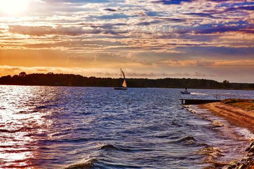 Bed & Breakfast Sandaway Waterfront Lodging
