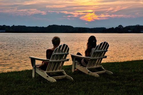 Bed & Breakfast Sandaway Waterfront Lodging