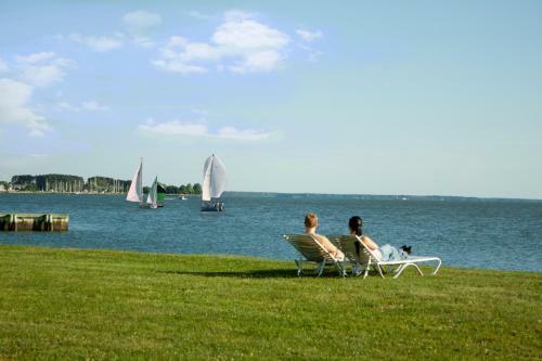 Bed & Breakfast Sandaway Waterfront Lodging