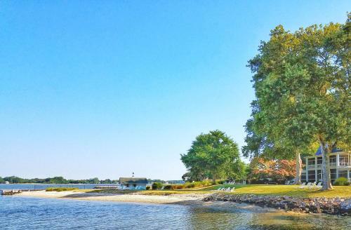 Bed & Breakfast Sandaway Waterfront Lodging
