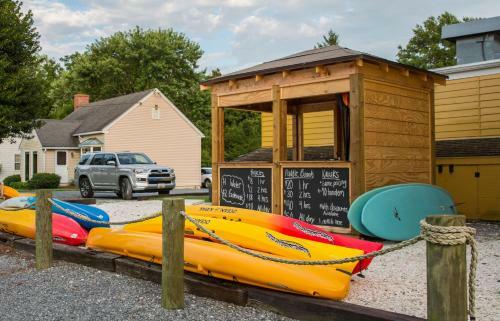Bed & Breakfast Sandaway Waterfront Lodging