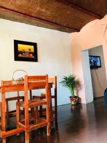Hostal Hospedaje Bugambilias En Polleros