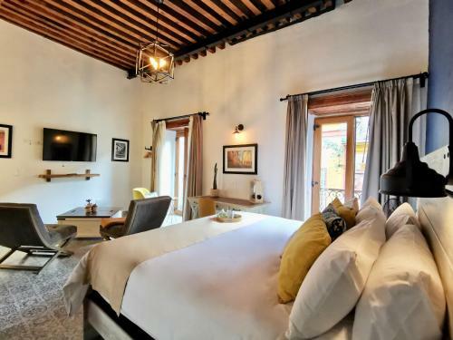 Casa 14 Hotel & Caf�