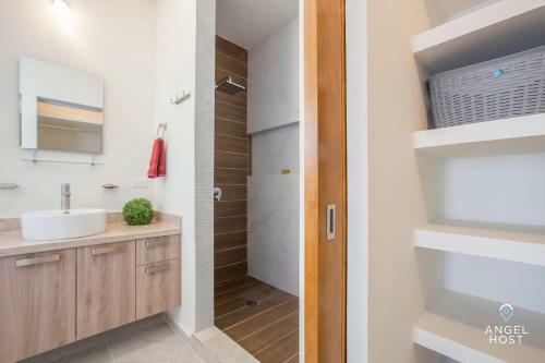 New Residential Area Private Patio And Parking Plus Pool Onsite