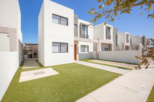 New Residential Area Private Patio And Parking Plus Pool Onsite