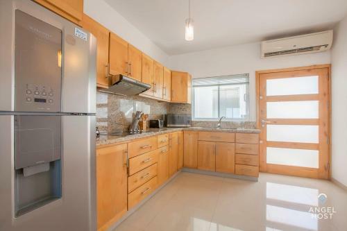 3rd Flr Condo With Fabulous Ocean View & Pool Onsite