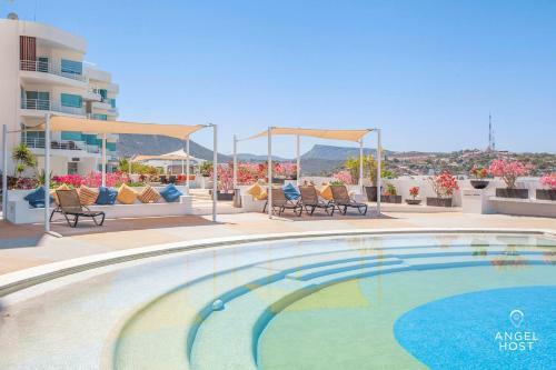 3rd Flr Condo With Fabulous Ocean View & Pool Onsite