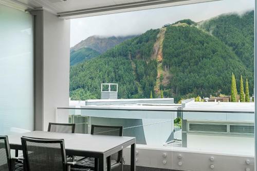 Summit View - Queenstown Central Holiday Apartment