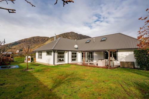 Atley Lodge - Arthurs Point Holiday Home