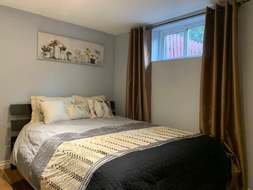 Greenhill Basement Apartment With Spacious Patio