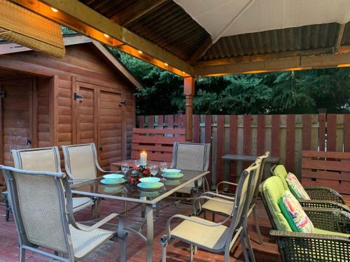 Greenhill Basement Apartment With Spacious Patio
