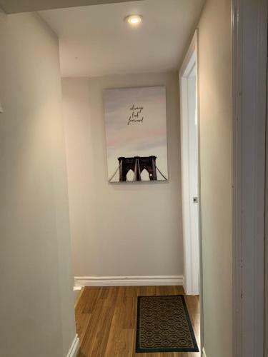 Greenhill Basement Apartment With Spacious Patio