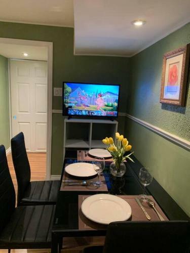 Newly Renovated Bsmt Apartment With Free Parking