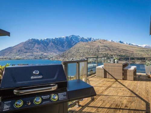 Grand View Queenstown - Queenstown Holiday Home