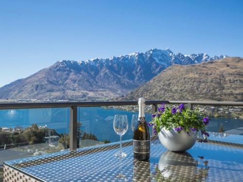 Grand View Queenstown - Queenstown Holiday Home