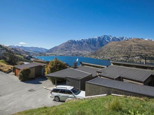 Grand View Queenstown - Queenstown Holiday Home