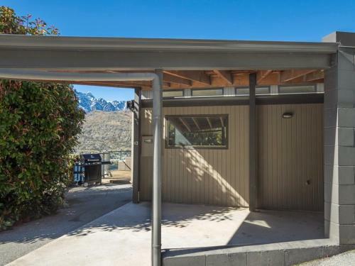 Grand View Queenstown - Queenstown Holiday Home