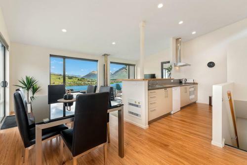 Grand View Queenstown - Queenstown Holiday Home