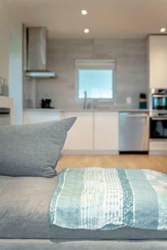Phonest Lake House... Simple Serenity