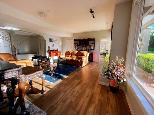 Villa With Amazing Garden And Comfortable Rooms